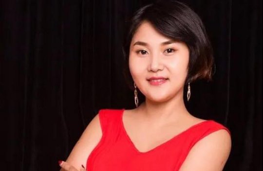 Deng Xiaojun, chairman of Qingdao Imaneyelash  factory, won the "meritorious person" award of CBC eyelash beauty Committee