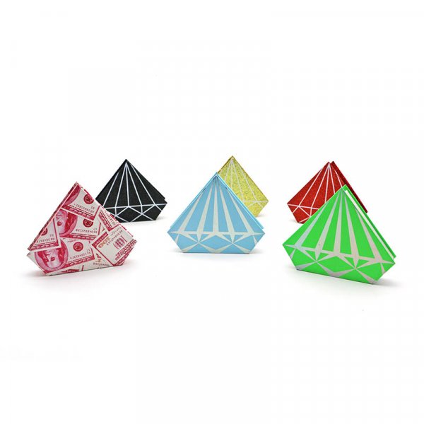 The packaging of eyelashes