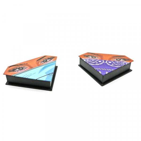 The packaging of eyelashes