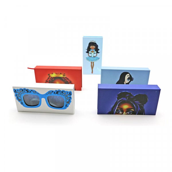 The packaging of eyelashes